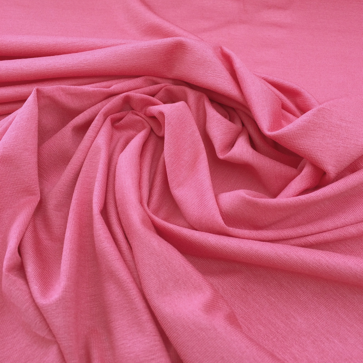 Вискоза белье. Мягкая вискоза ткань. Полотно трикотажное розовое. Ткань брусничного цвета. Вискозный трикотаж расцветки.