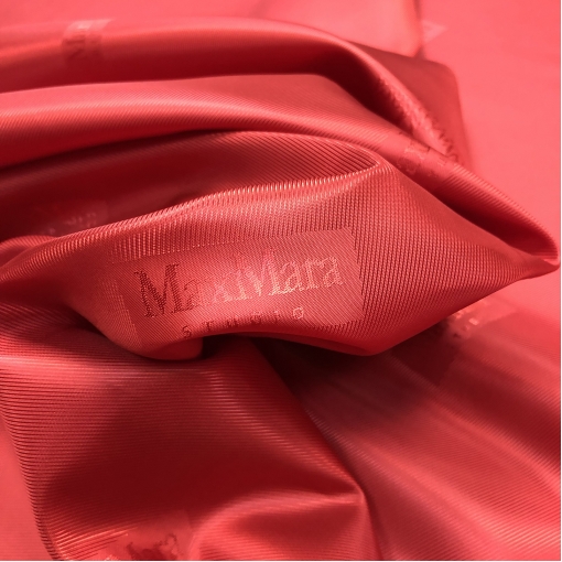 Подкладка вискозная жаккардовая плотная с логотипами Max Mara ярко-красного цвета 