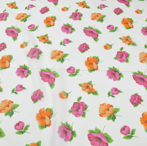 Вискоза блузочная с диагональным плетением, белого цвета с оранжевыми и розовыми цветами