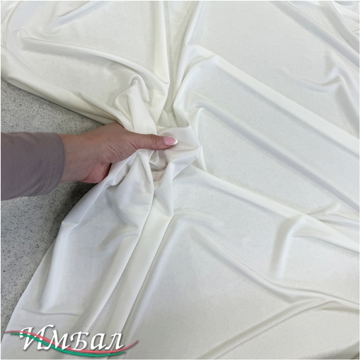 Трикотаж вискозный скользкий стрейч молочного цвета