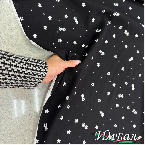 Вискоза плательная принт мелкие белые цветочки на черном фоне