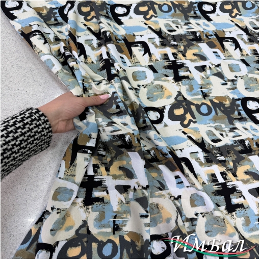 Вискоза плательная струящаяся принт стилизованные бело-голубые буквы