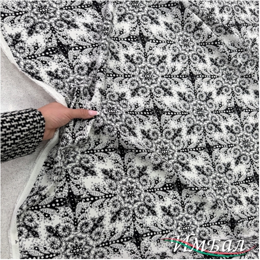Вискоза плательная струящаяся принт кружевной черно-белый орнамент