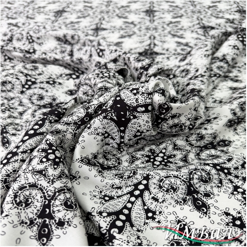 Вискоза плательная струящаяся принт кружевной черно-белый орнамент