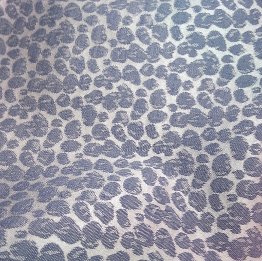 Жаккард серебристого цвета с серо-голубым леопардовым рисунком