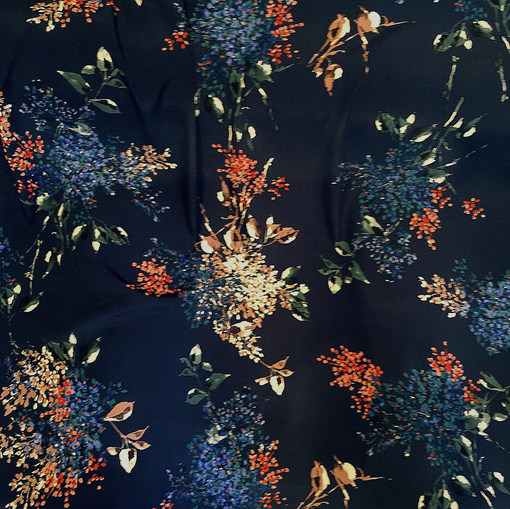 Вискоза плательная мягкая принт Blumarine цветы на темно-синем фоне