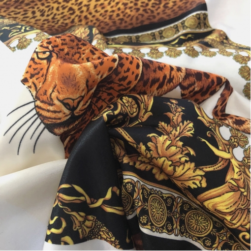 Джерси смесовое принт Versace с раскроем леопард и вензеля