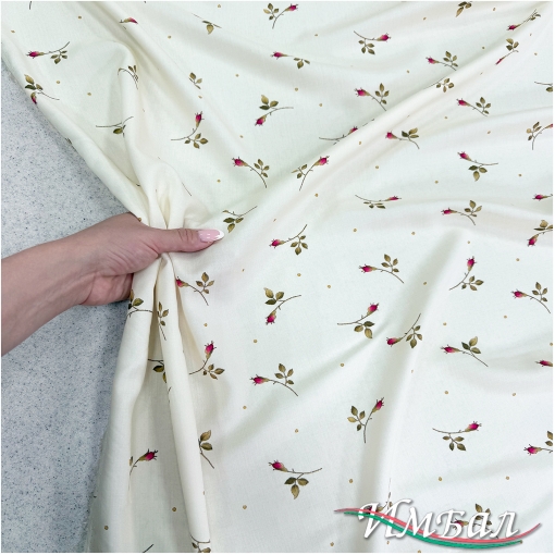 Вискоза плательная струящаяся принт мелкие бутоны роз на ванильном фоне