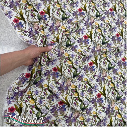 Вискоза плательная струящаяся дизайн полевые сиреневые цветы на молочном фоне