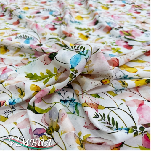 Вискоза плательная струящаяся дизайн желтые и розовые маки на молочном фоне