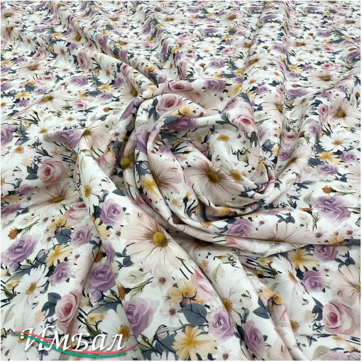 Вискоза плательная струящаяся дизайн нежные розы и ромашки в лиловых тонах