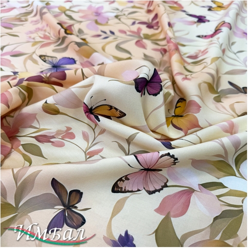 Вискоза плательная струящаяся дизайн цветы и бабочки на песочном фоне