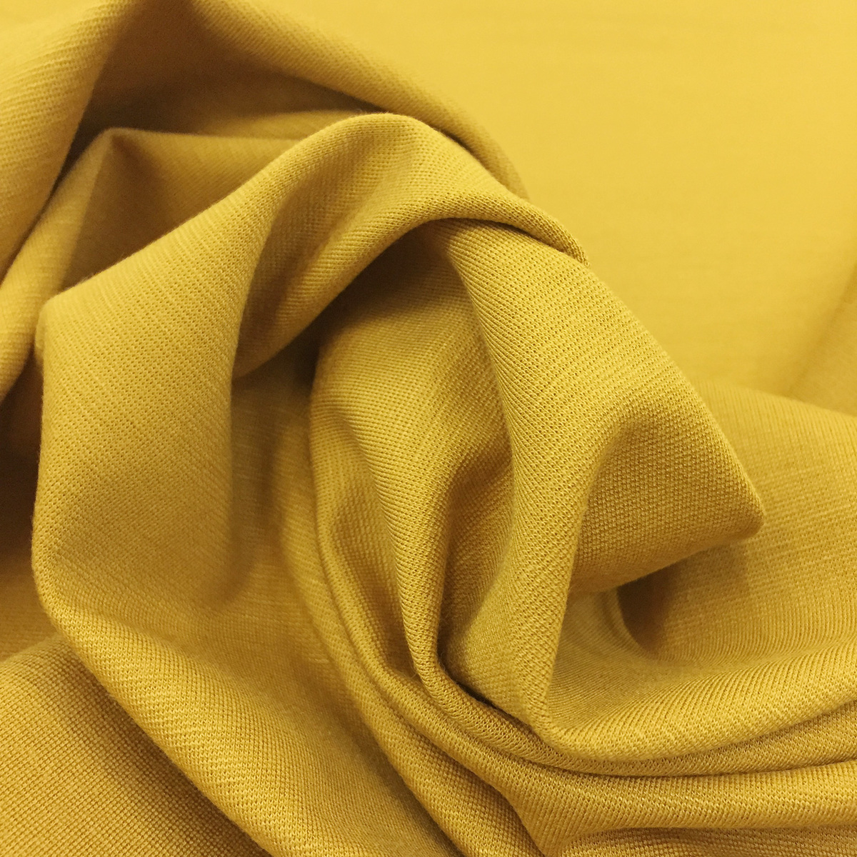 Желтые х б. Джерси желтого цвета. Припыленный желтый цвет. Пыльный желтый цвет. Джерси ткань.