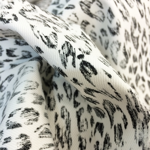 Джинса белая-стрейч принт серый леопард