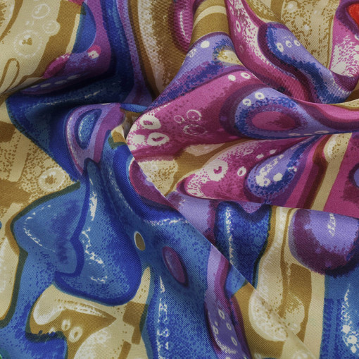 Полуматовый шелк с абстрактным рисунком в красно-синих тонах