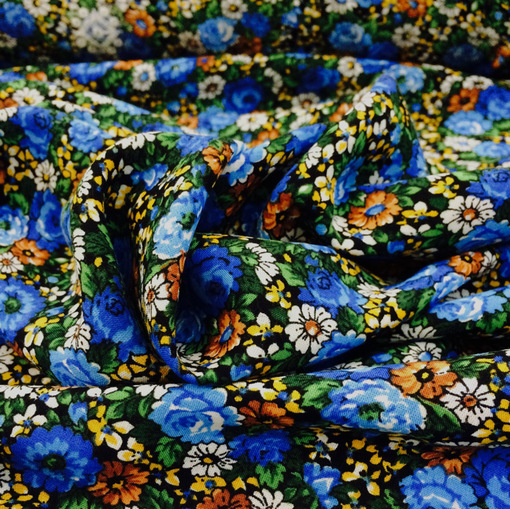 Вискоза плательная "бабушкин сундук" голубые цветы на черном