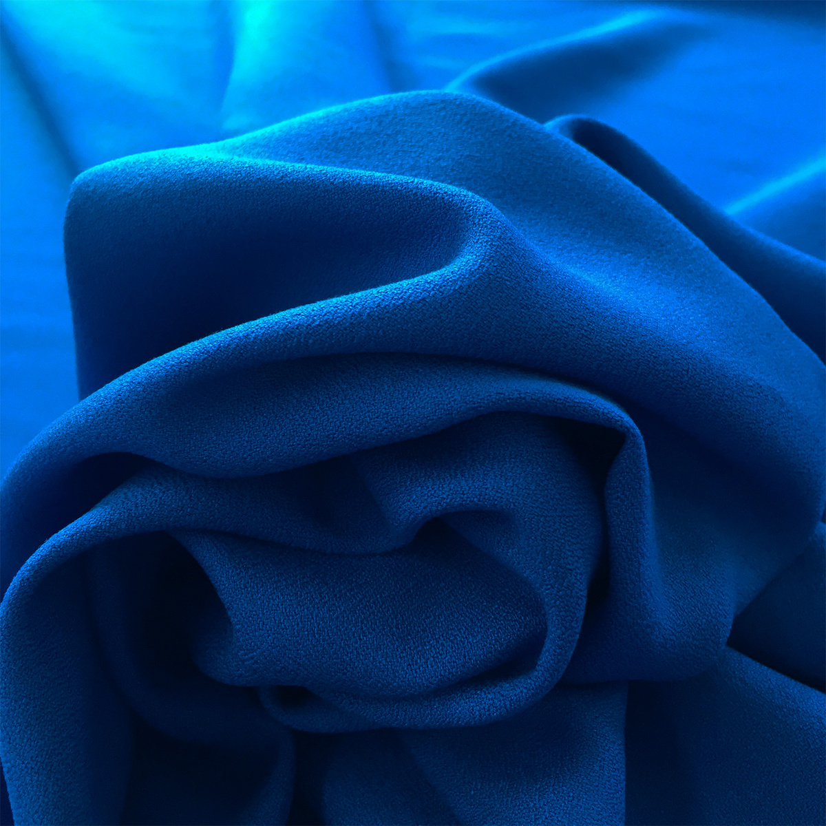 Плательная вискоза. Ткань плательная. Плательная ткань голубой. Вискоза плательная. Плательная ткань синий цвет.