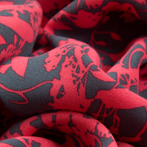 Вискоза блузочно-плательная красно-разбеленого цвета с серым рисунком