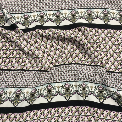 Вискоза плательная креповая орнамент с полосами в серо-розовой гамме