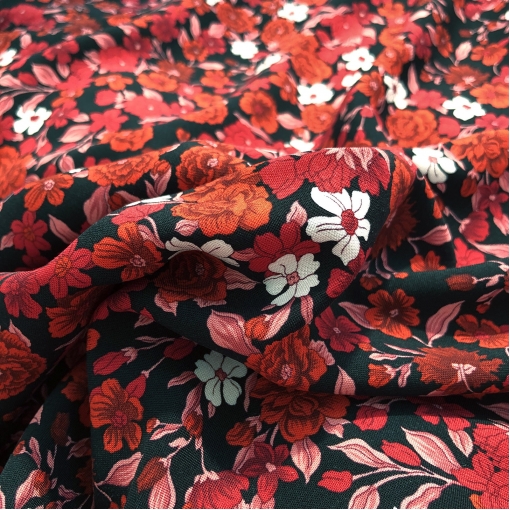 Вискоза мягкая плательная принт Blumarine красные и оранжевые цветочки на черном фоне