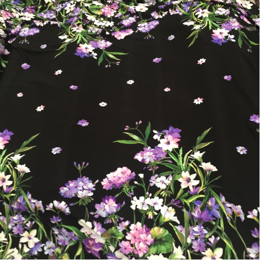 Трикотаж вискозный скользкий принт Piero Moretti купон сиреневые цветы на черном фоне