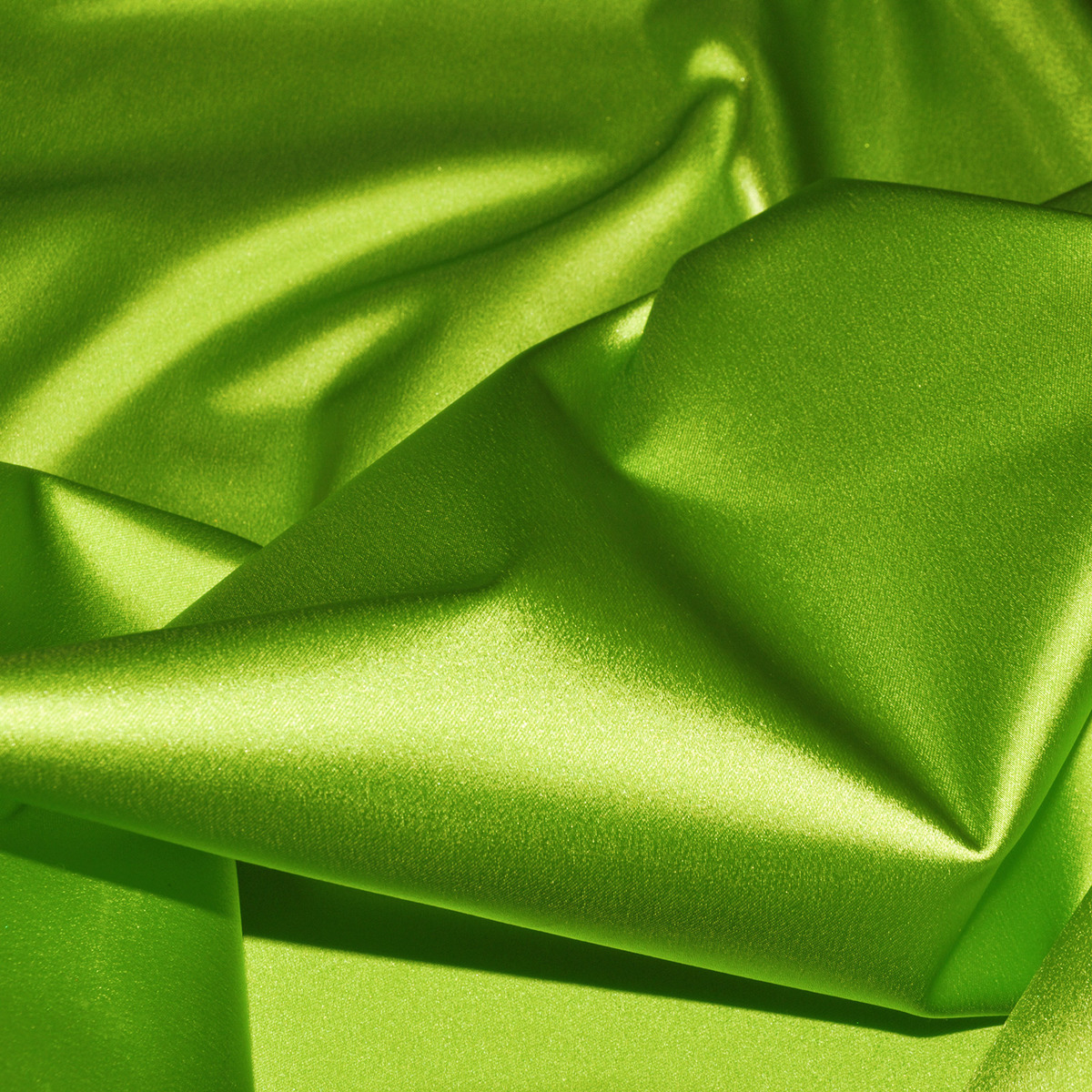 Ткань зеленая с цветами. Атлас Армани зеленый. Атлас Армани зелёного цвета. Шелк Armani зеленый. Зеленая ткань.