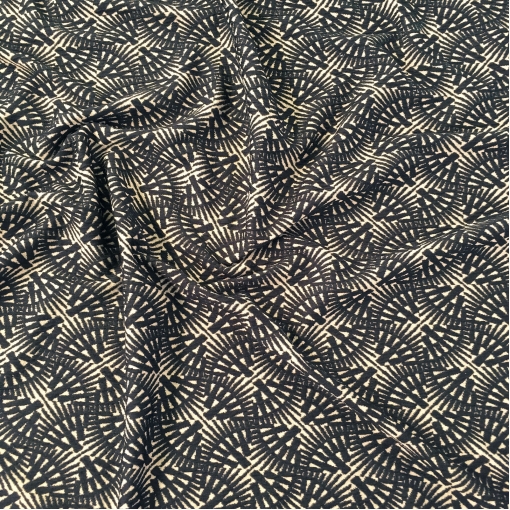 Джерси жаккардовое стрейч Gucci черно-песочный геометрический орнамент