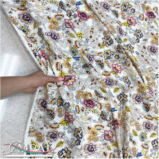 Ткань плательная хлопок с вискозой дизайн ETRO нежные цветочки на молочном фоне