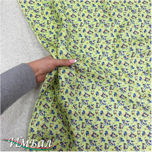 Лён стрейч плательно-рубашечный мелкие цветочки на золотисто-лаймовом фоне