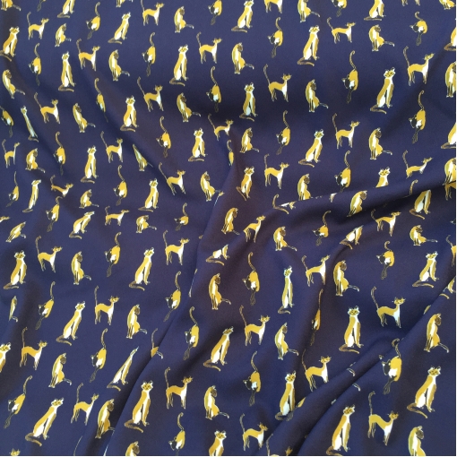 Вискоза плательная креп стрейч принт кошки на темно-синем фоне