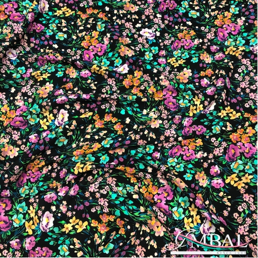 Вискоза плательная креповая яркий цветочный принт на черном фоне