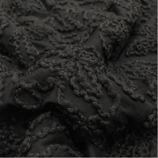 Трикотаж вискозный с объемными вышитыми цветами черного цвета