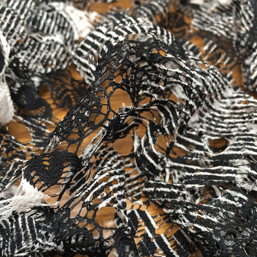 Кружево стрейч Armani вязаное в черно-белых тонах