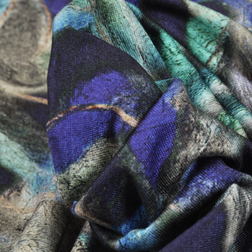 Вискозный темно-синий трикотаж с веревочным принтом зелено-фиолетового цвета