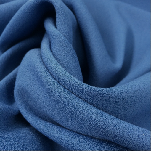 Ткань костюмно-плательная стрейч фиалково-голубого цвета