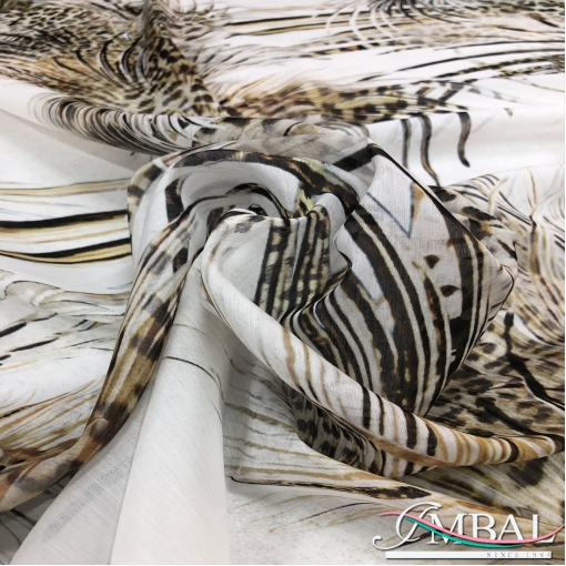 Муслин вискоза с шелком дизайн Just Cavalli перья на молочном фоне