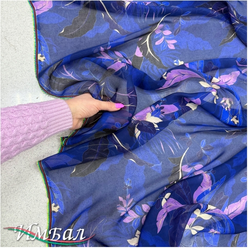 Муслин вискоза с шелком дизайн Max Mara листья на ярко-синем фоне