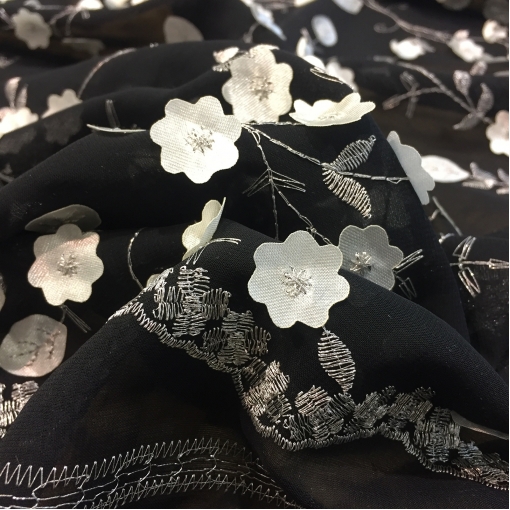 Ткань нарядная Elie Saab с нашитыми цветочками на черном фоне