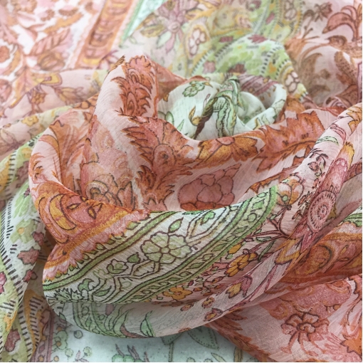 Шелк креповый полупрозрачный лаймового цвета с нежными цветочками