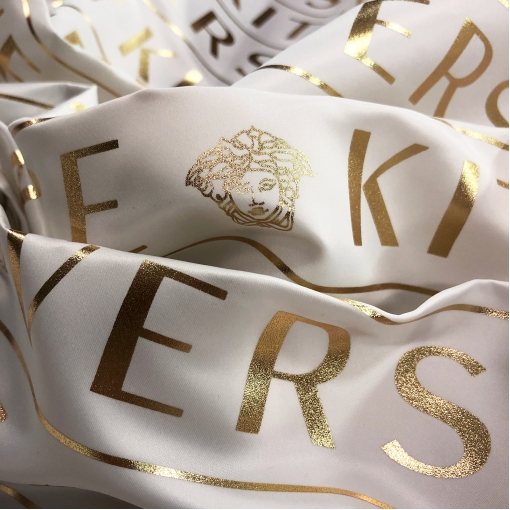 Ткань плащевая тонкая Versace молочного цвета с золотыми логотипами
