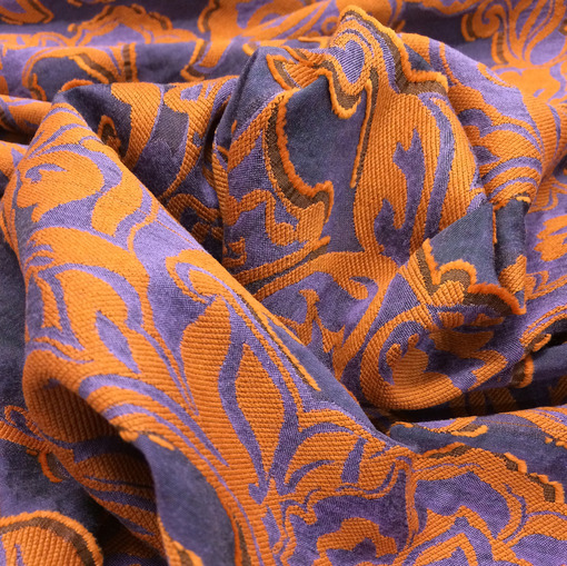 Жаккард вискозный нарядный оранжевые цветы на сиреневом фоне
