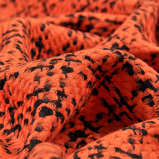 Костюмная шанель оранжевого цвета в черную клетку