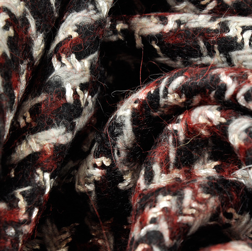 Костюмно-пальтовая ткань красно-бело-черная гусиная лапка
