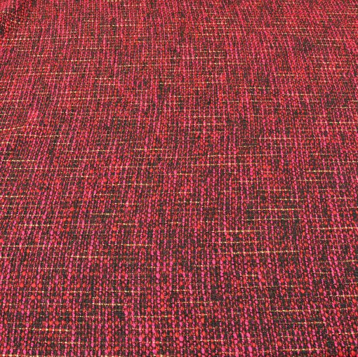 Костюмная шанель красного цвета с бахромой по краям