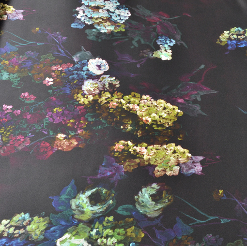 Шелк атлас цветы маслом на темно-бордовом фоне