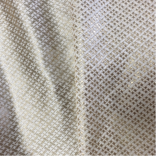 Жаккард нарядный дизайн  люрексовые штрихи на фоне цвета айвори
