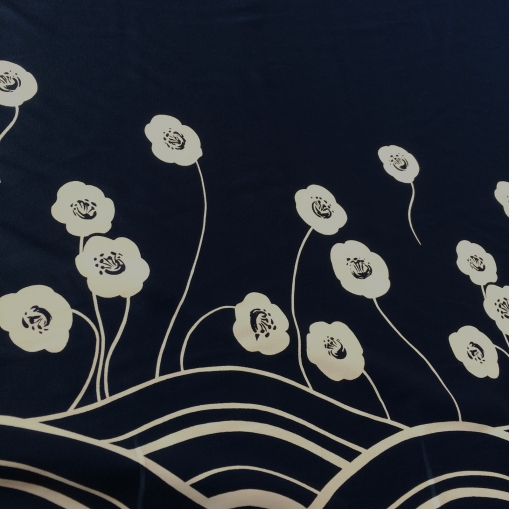 Шелк матовый купон сине-черные полосы с цветами по одному краю