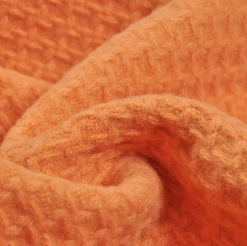 Пальтово-костюмная мягкая ткань грязно оранжевого цвета с вывязанным рисунком в виде гусиных лапок
