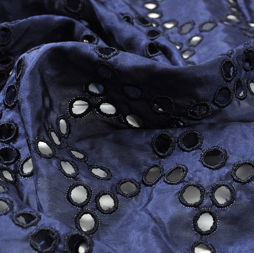 Вышитый синий шелк из коллекции Dolce & Gabbana