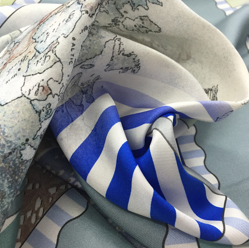 Шёлк платки "Карты" на бежевом фоне синие полосы